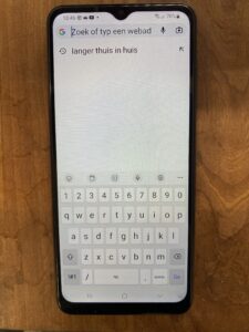 Het toetsenbord van een senioren smartphone