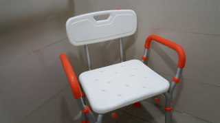 Een senioren badkamer, hoe maakt u die veilig & comfortabel?