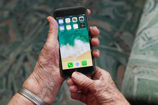 Seniorentelefoon kopen? Lees onze keuzehulp