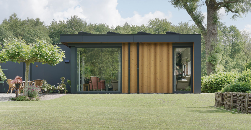 Een zorgwoning gelegen in een tuin.