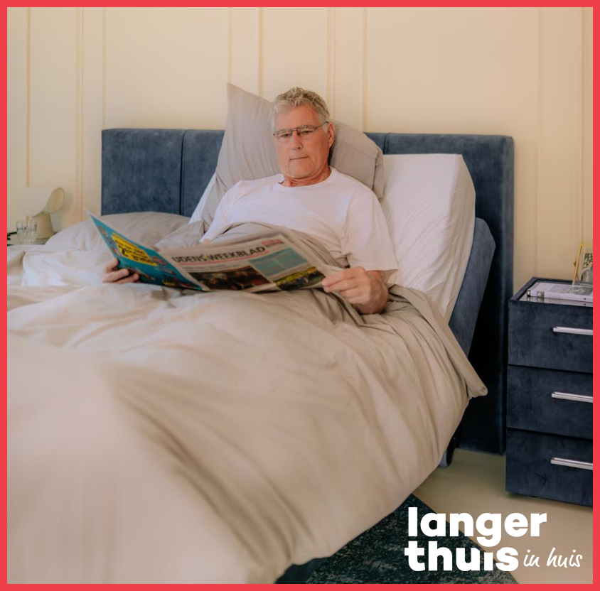 Krant lezen in hoog laag bed