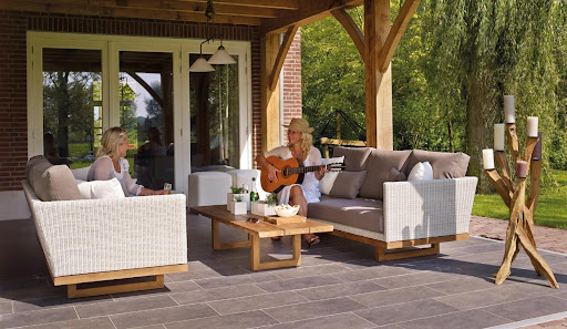Zo kiest u een fijne loungebank voor in de tuin