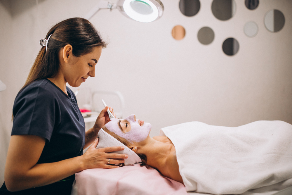 Navigeren door de Schoonheid van Interieurontwerp: Een Gids voor het Creëren van een Betoverende Cosmeticasalon